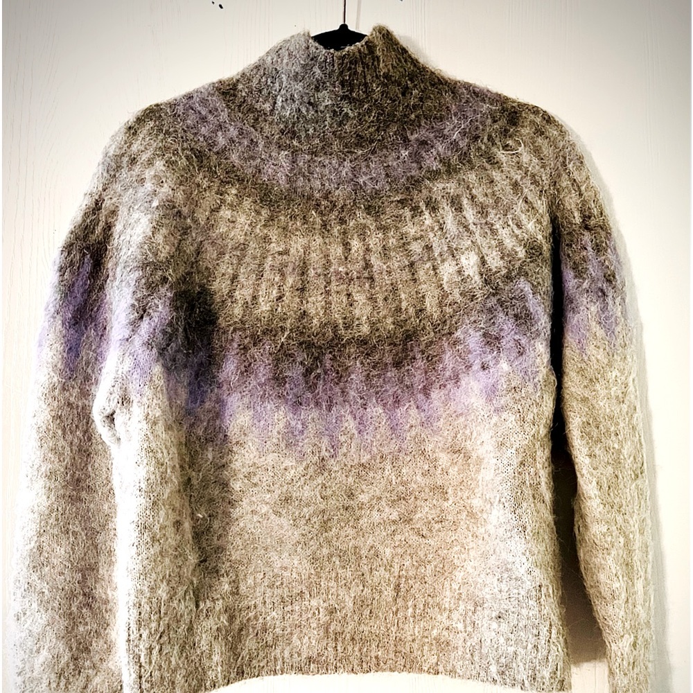 Banana Republic grey cropped sweater